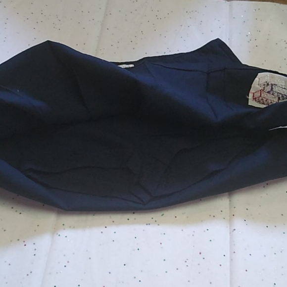 Girls' Children's Place Navy Pleated Skort w/ Brick embroidery, size 5 - Picture 6 of 9